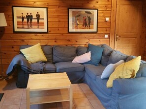 TV - Traditional semi-detached chalet for 12 with WiFi in La Tania (La Tania)