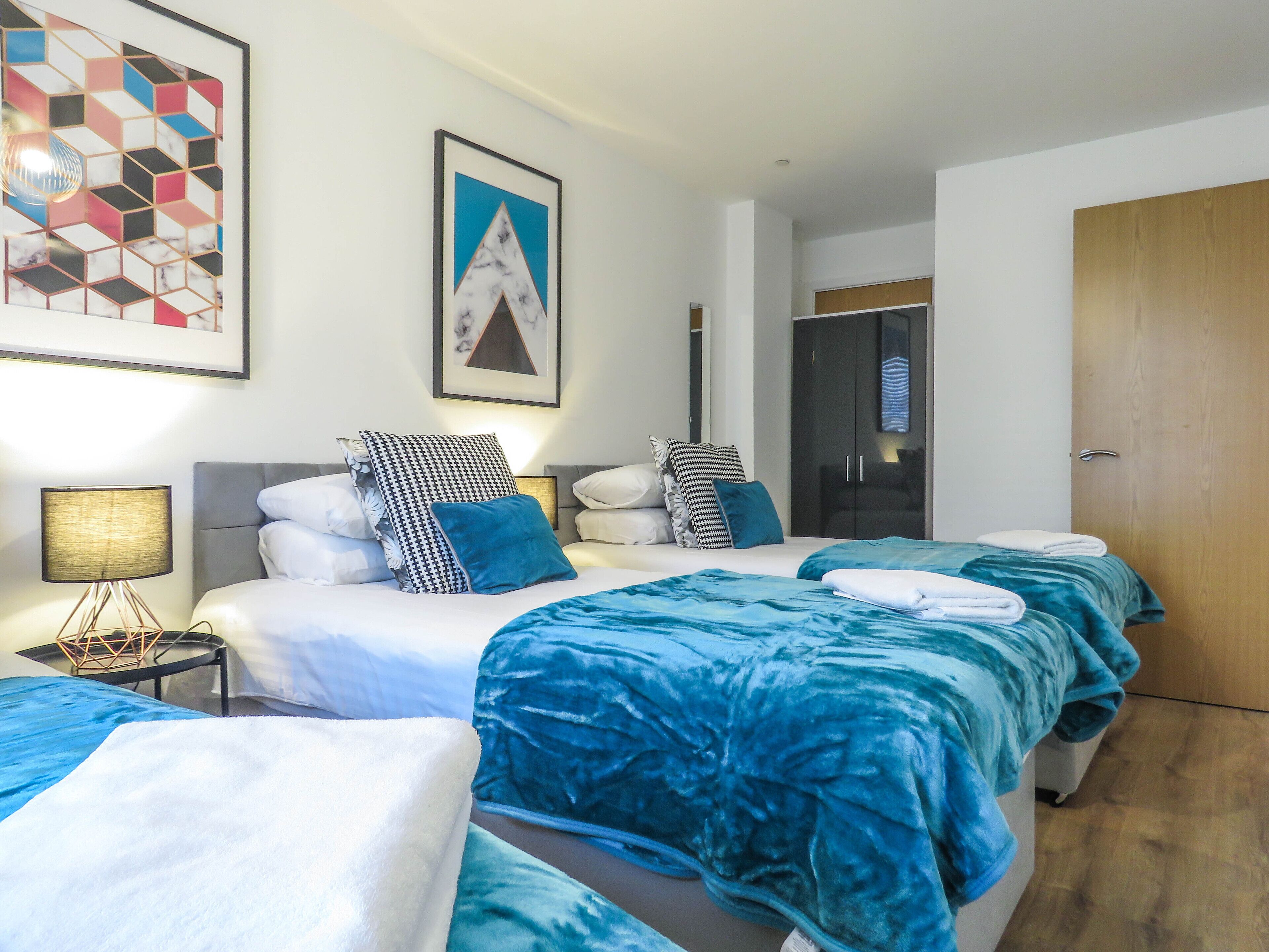 1 غرفة نوم وبديكورات فريدة لكل غرفة وطراز فريد لكل وحدة