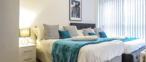 Apartment, 2 Schlafzimmer | 2 Schlafzimmer, schallisolierte Zimmer, Bügeleisen/Bügelbrett