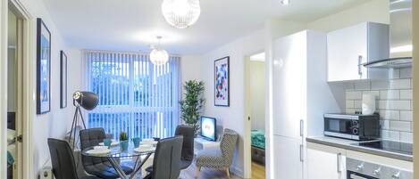 Apartment, 2 Schlafzimmer | Wohnbereich | Smart-TV