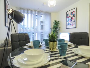 In-room dining - Tudors eSuites Birmingham Canalside with Gated Parking (Birmingham)