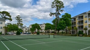 A tennis court surrounded by apartment buildings with a clear sky. - 10% off 3-7 nights thru Oct. 3BR 2BA in gated comm; short walk to beach. (North Myrtle Beach)