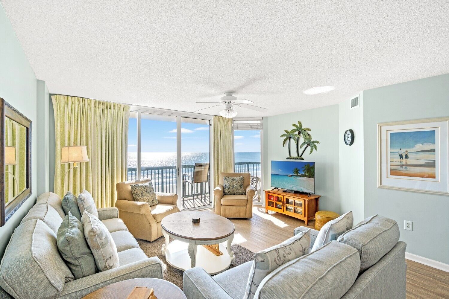 Una televisión, un reproductor de DVD