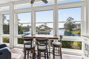 Dining - Discounts thru July. Perfect lake view. 3 bedrooms. Great amenities Walk to beach (North Myrtle Beach)