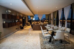 Suite presidencial | 1 dormitori, roba de llit d'alta qualitat i minibar 