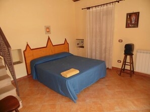 Habitación doble tradicional (Belvedere) | Decoración personalizada, muebles diferentes, escritorio y ropa de cama