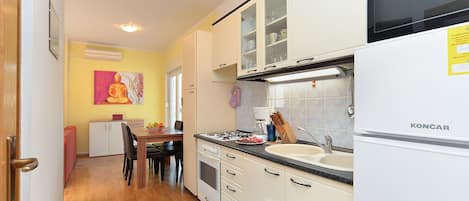 Fridge, microwave, oven, stovetop