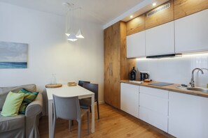 Refrigerador, microondas, parrilla de estufa y lavavajillas 