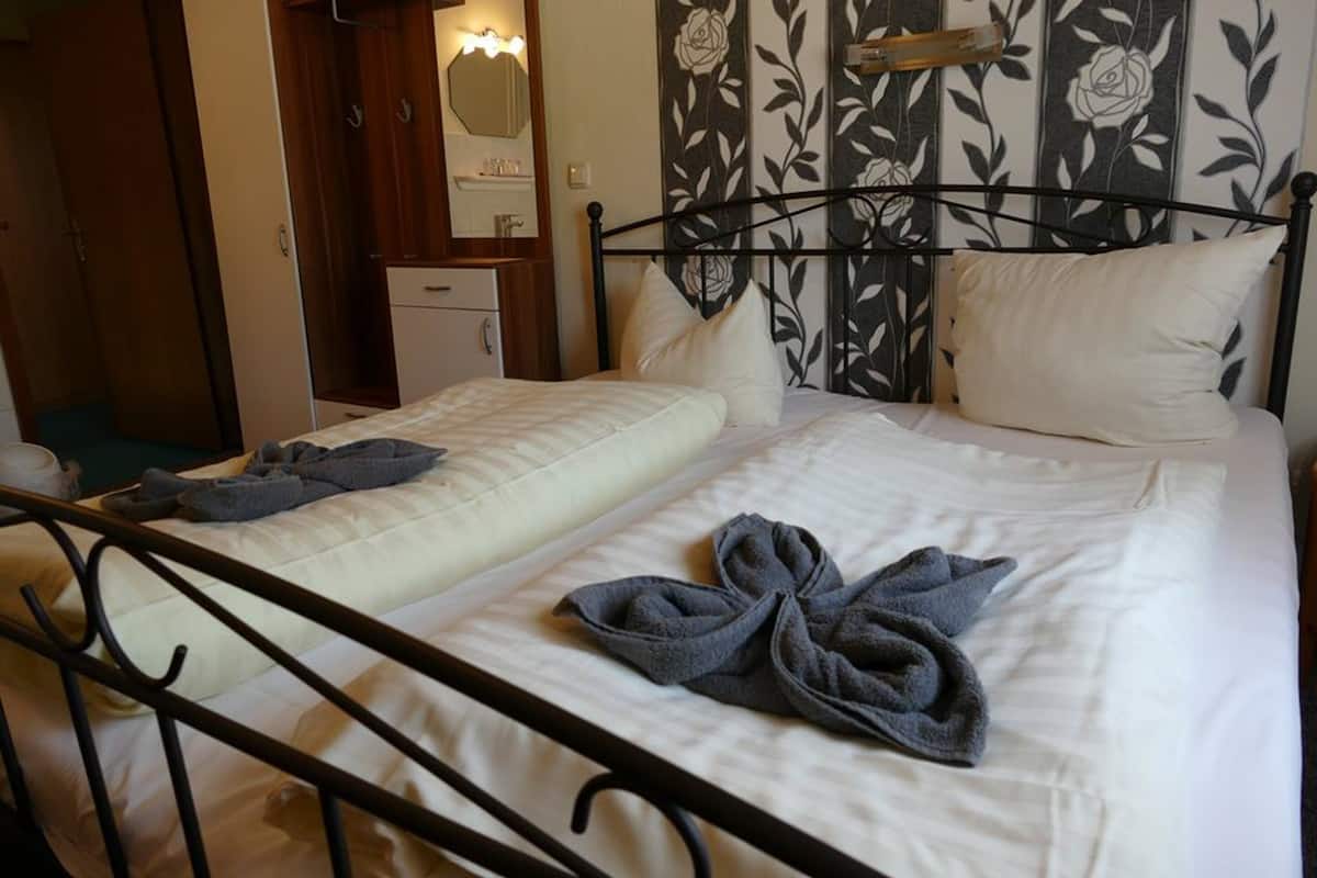 Double Room, Private Bathroom (shared toilet)