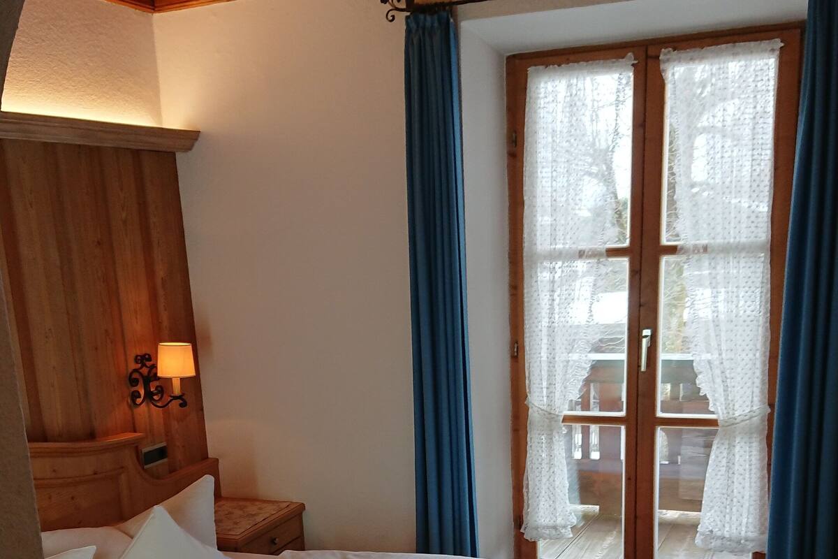 Habitación doble clásica, balcón | Wifi gratis