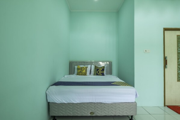 Chambre Double Économique | Bureau, draps fournis