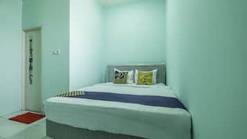 Escritorio y ropa de cama