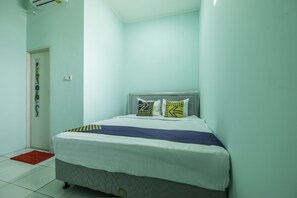 经济双人房 | 办公桌、床单