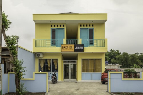 OYO Life 1889 Mbuahpage