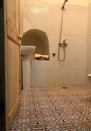 Double Room | Bathroom - Auberge Riad Buena Vista - Hostel (Tetouan)
