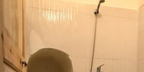 Bathroom shower - Auberge Riad Buena Vista - Hostel (Tetouan)