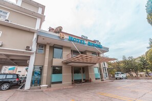 Exterior - OYO Flagship 2131 Hotel Binong (Curug)