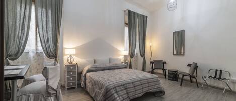 4 habitaciones, tabla de planchar con plancha y wifi