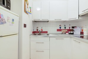 Microondas, horno y lavavajillas 