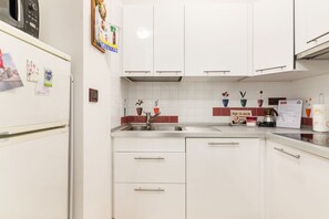 Microondas, horno y lavavajillas 