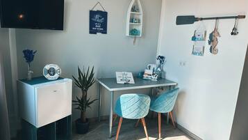 Desk, laptop workspace, soundproofing, free WiFi