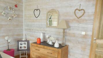 Double Room | Cribs/infant beds, free WiFi, bed sheets