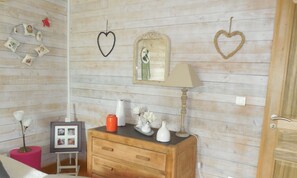 Double Room | Cribs/infant beds, free WiFi, bed sheets - La Maison Bleue (L'Isle-sur-la-Sorgue)