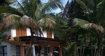 Excelente casa a 70 m da praia.