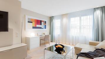 Studio Apartment Senior | 1 kamar tidur, meja kerja, dan ruang kerja ramah laptop