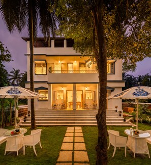 Interior entrance - amã Stays & Trails, Braganza House - Goa (Candolim)