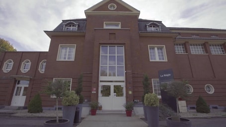 Front of property. Hotel La Régie