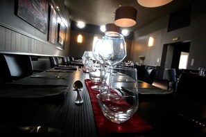 Déjeuner et dîner servis sur place