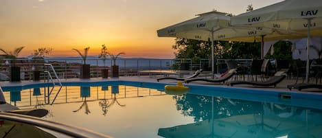 Outdoor pool, pool loungers