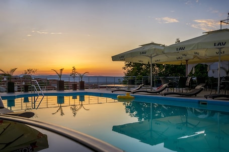 ์ผ์ธ ์์์ฅ, 09:00 ~ 19:00 ์คํ, ์ผ๊ด์ ์์