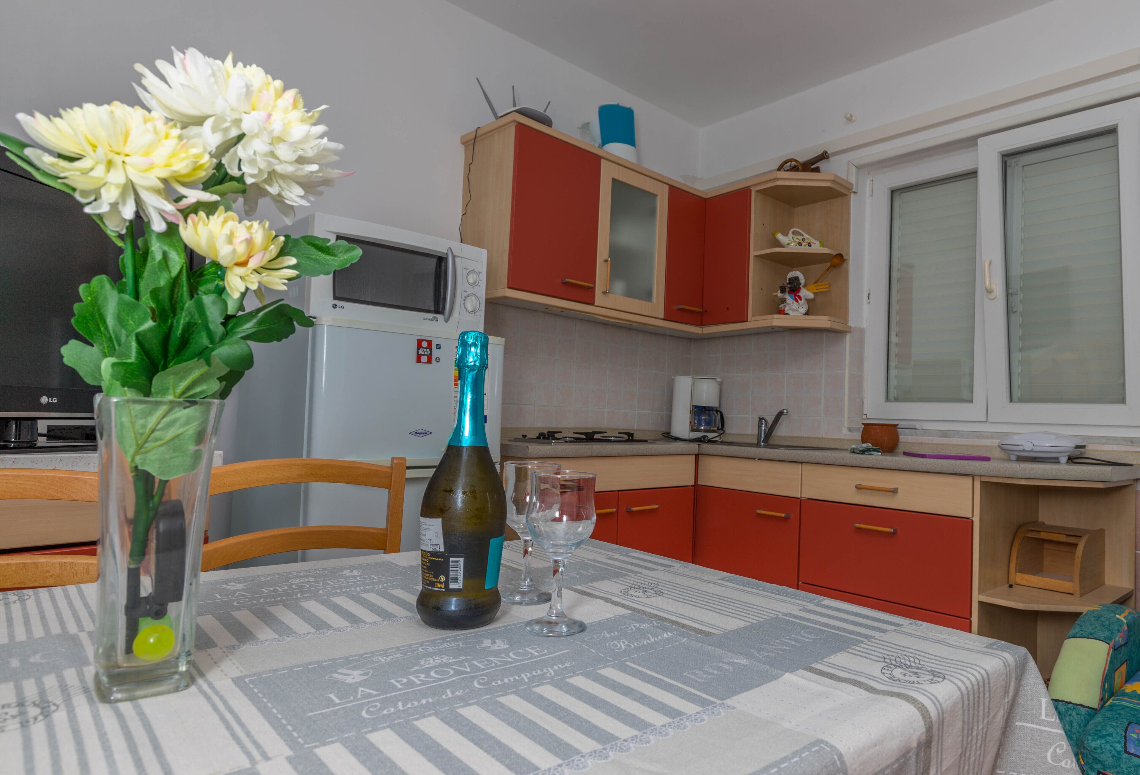 Apartment, 2 Bedrooms | Private kitchen | Full-sized fridge, oven, stovetop, coffee/tea maker