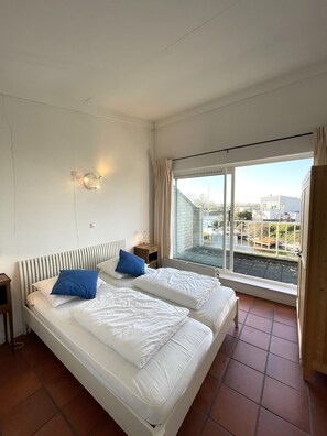 3 habitaciones, tabla de planchar con plancha y wifi