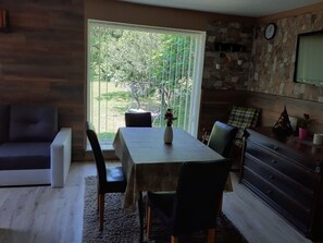 Casa, 2 quartos | Opções para refeição no quarto