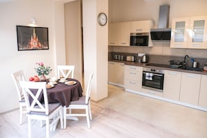 Deluxe Apartment (32c) | Private kitchen