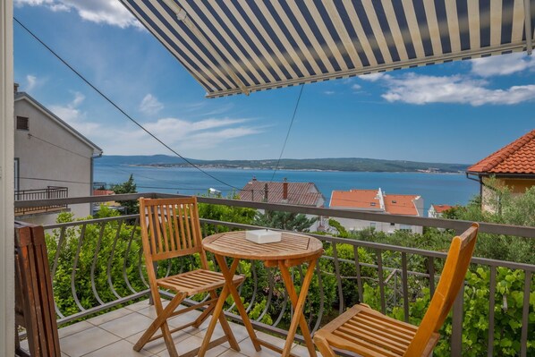 Alloggio su due livelli, 2 camere da letto, vista mare | Terrazza/patio