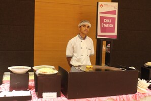 Daily buffet breakfast for a fee