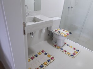 Bathroom - Beautiful apartment in Meia Praia, apartment delivered last year. (Itapema)