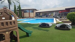 Pool - FINI Downtown (Limbe)