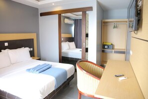 Desk, bed sheets - FINI Downtown (Limbe)