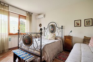 2 makuuhuonetta, silitysrauta/-lauta, Wi-Fi, vuodevaatteet