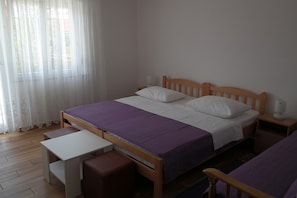2 bedrooms, desk, free WiFi, bed sheets