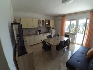 Apartment, 2 Bedrooms | In-room dining