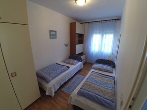 Apartment, 2 Bedrooms | 2 bedrooms, desk, free WiFi, bed sheets