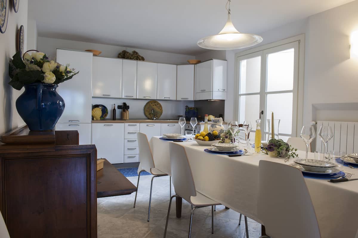 Luxury Villa, 3 Yatak Odası (Dependance) | Özel mutfak | Tam boy buzdolabı, fırın, set üstü ocak, espresso kahve makinesi