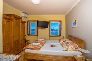 House, 3 Bedrooms | Iron/ironing board, free WiFi, bed sheets - Villa Ivana 1903 (Crikvenica)