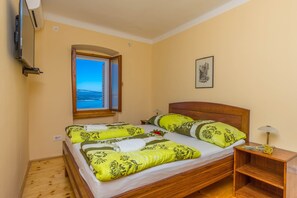 House, 3 Bedrooms | Iron/ironing board, free WiFi, bed sheets - Villa Ivana 1903 (Crikvenica)